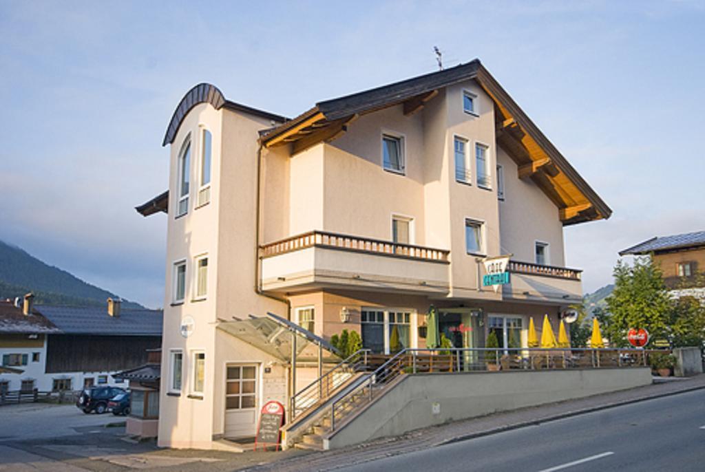 Apartmenthaus Brixen & Haus Central Brixen im Thale Exterior photo