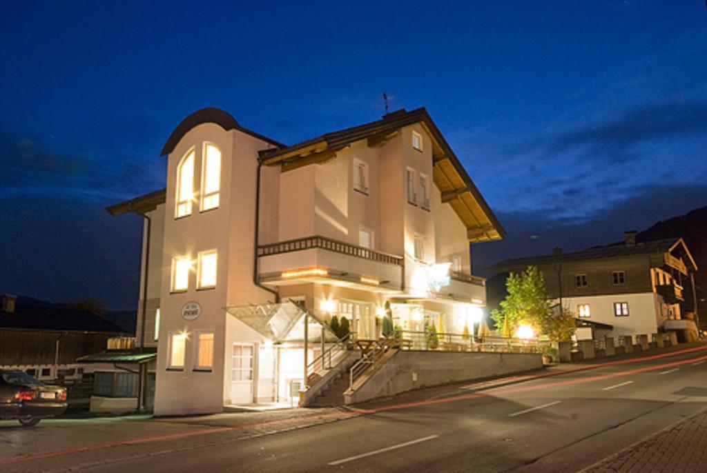 Apartmenthaus Brixen & Haus Central Brixen im Thale Exterior photo